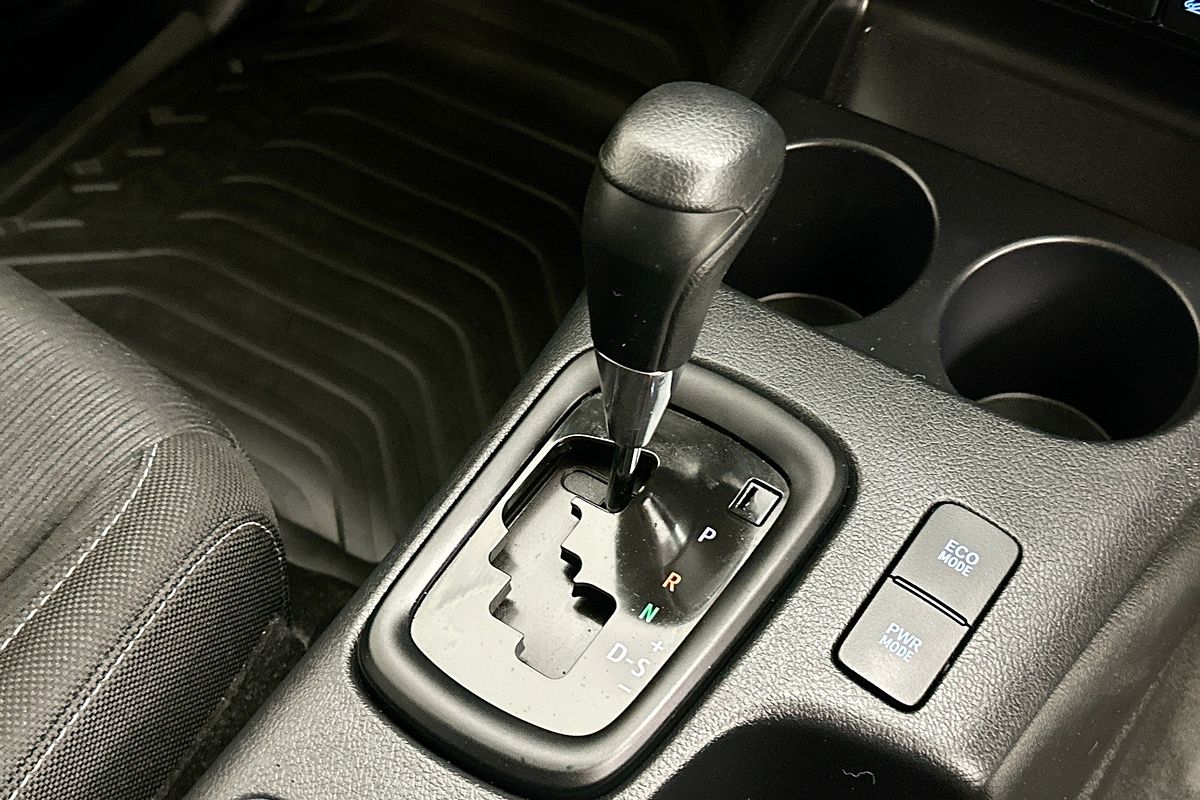 2020 Toyota HILUX SR (4x4) GUN126R FACELIFT 4X4
