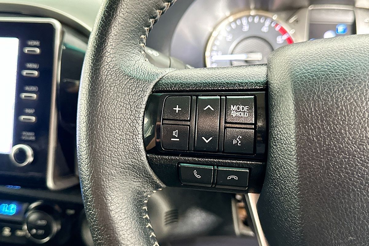 2021 Toyota HILUX SR5 (4x4) GUN126R FACELIFT 4X4