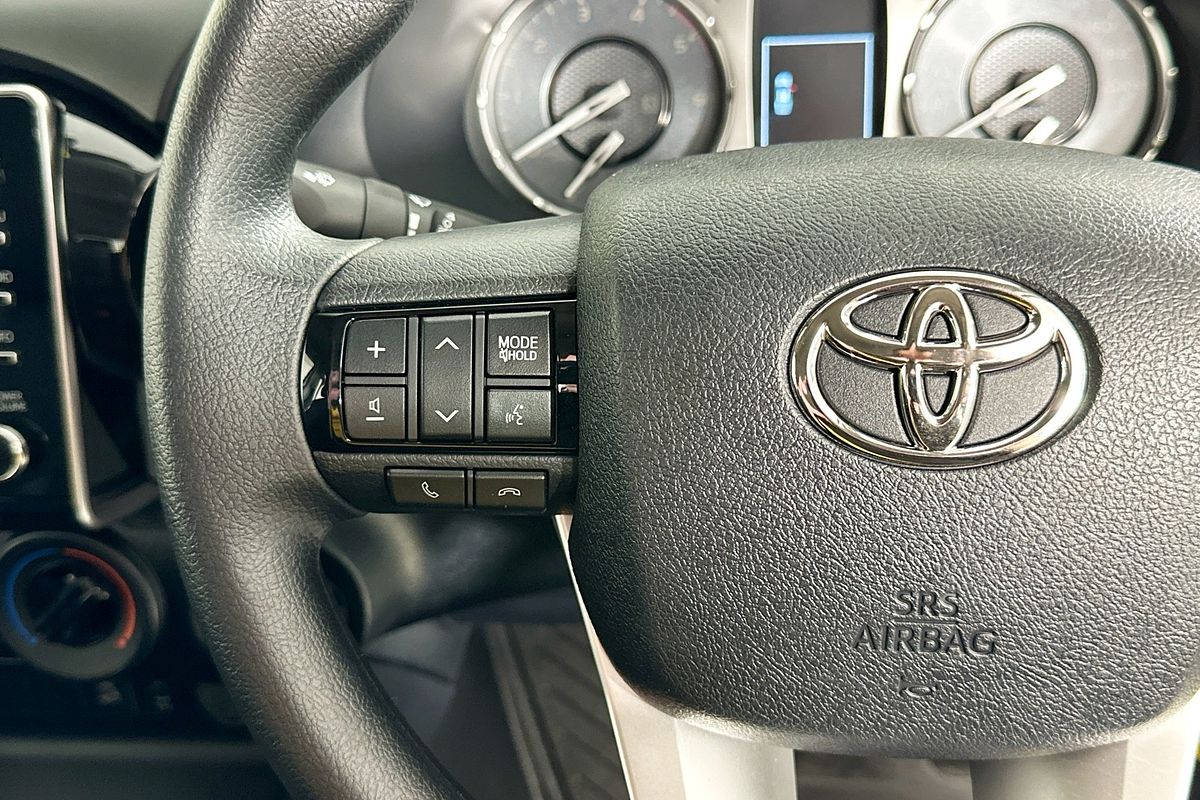 2025 Toyota HILUX SR (4x4) GUN126R RC 4X4