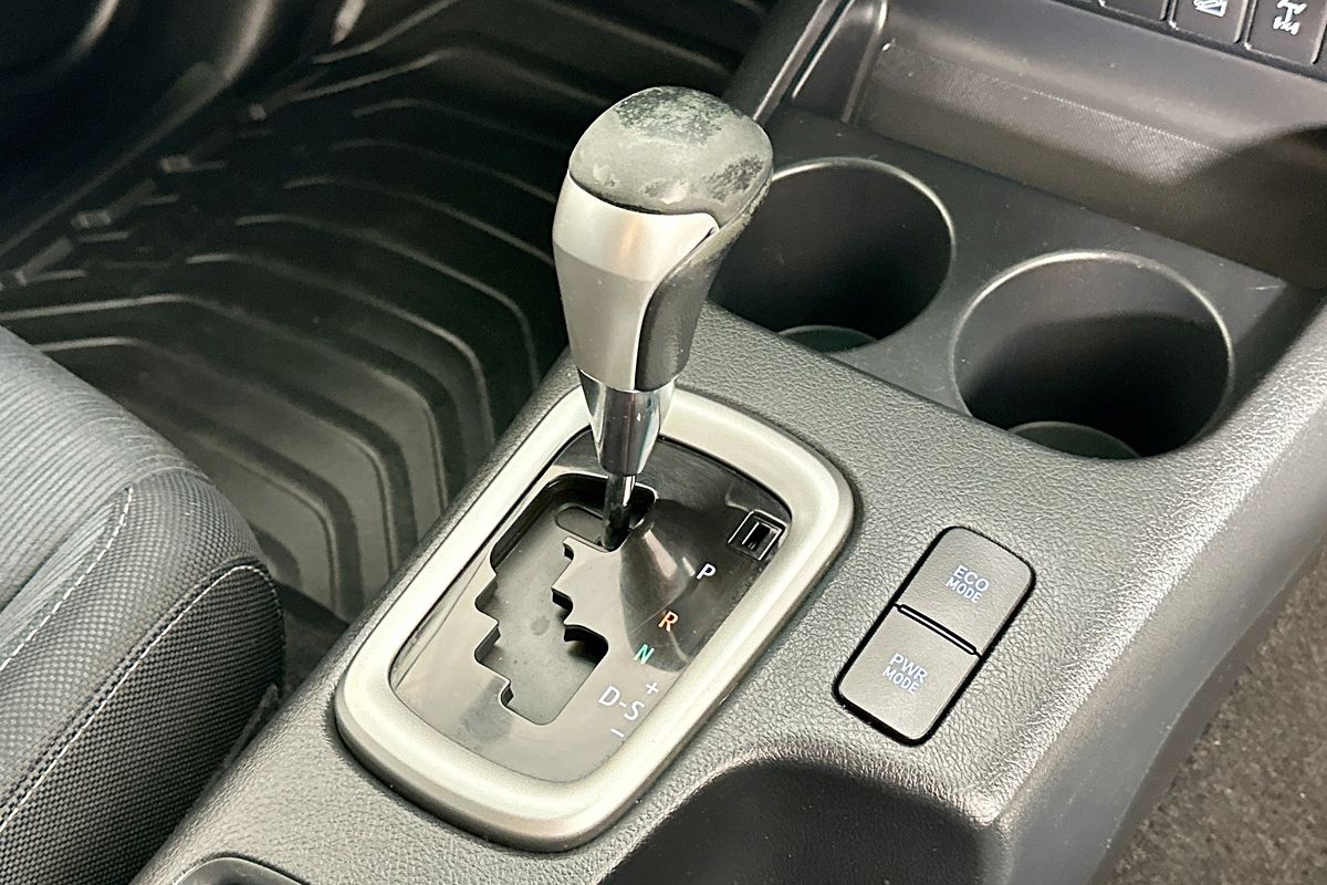 2015 Toyota HILUX SR5 (4x4) GUN126R 4X4