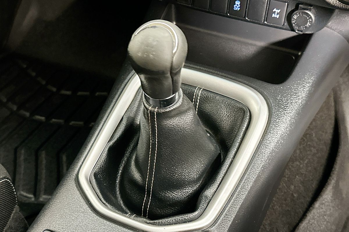 2017 Toyota HILUX SR5 (4x4) GUN126R MY17 4X4