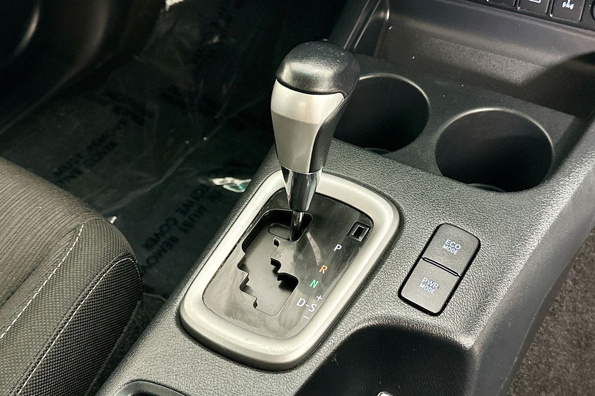 2017 Toyota HILUX SR5 (4x4) GUN126R 4X4