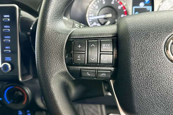 2025 Toyota HILUX SR (4x4) STEEL WHEELS GUN126R RC 4X4