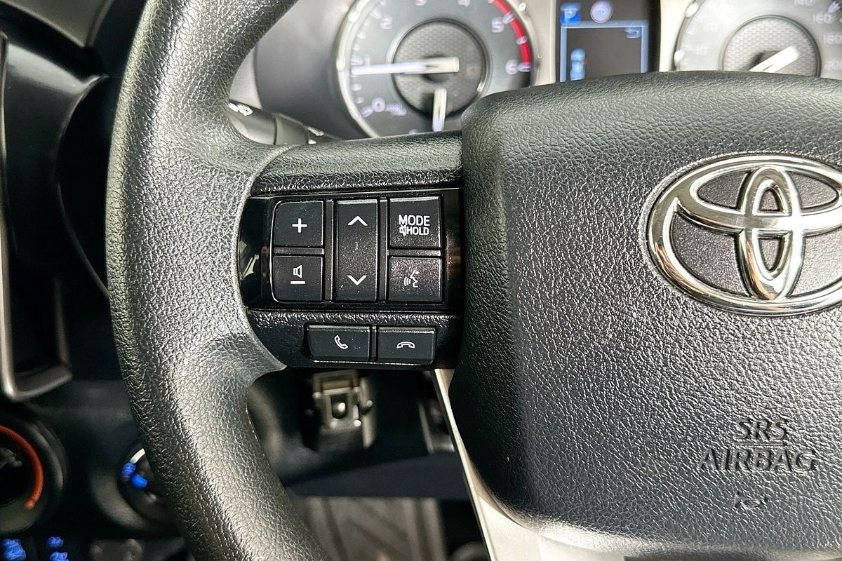 2020 Toyota HILUX SR (4x4) GUN126R FACELIFT 4X4