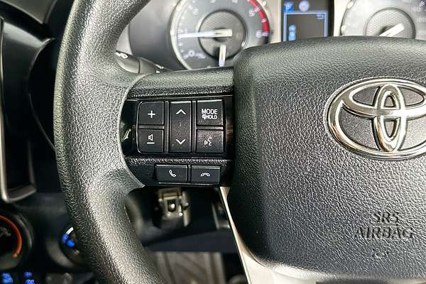 2020 Toyota HILUX SR (4x4) GUN126R FACELIFT 4X4