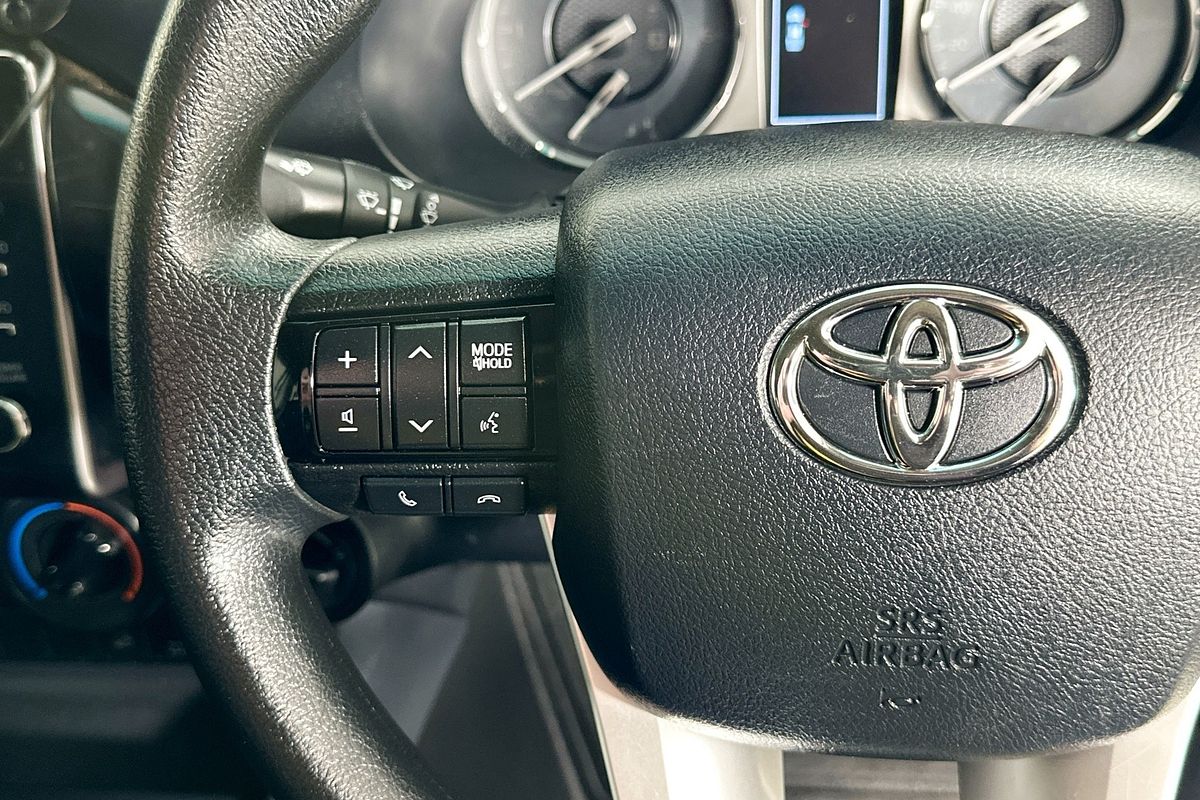 2020 Toyota HILUX SR (4x4) GUN126R FACELIFT 4X4