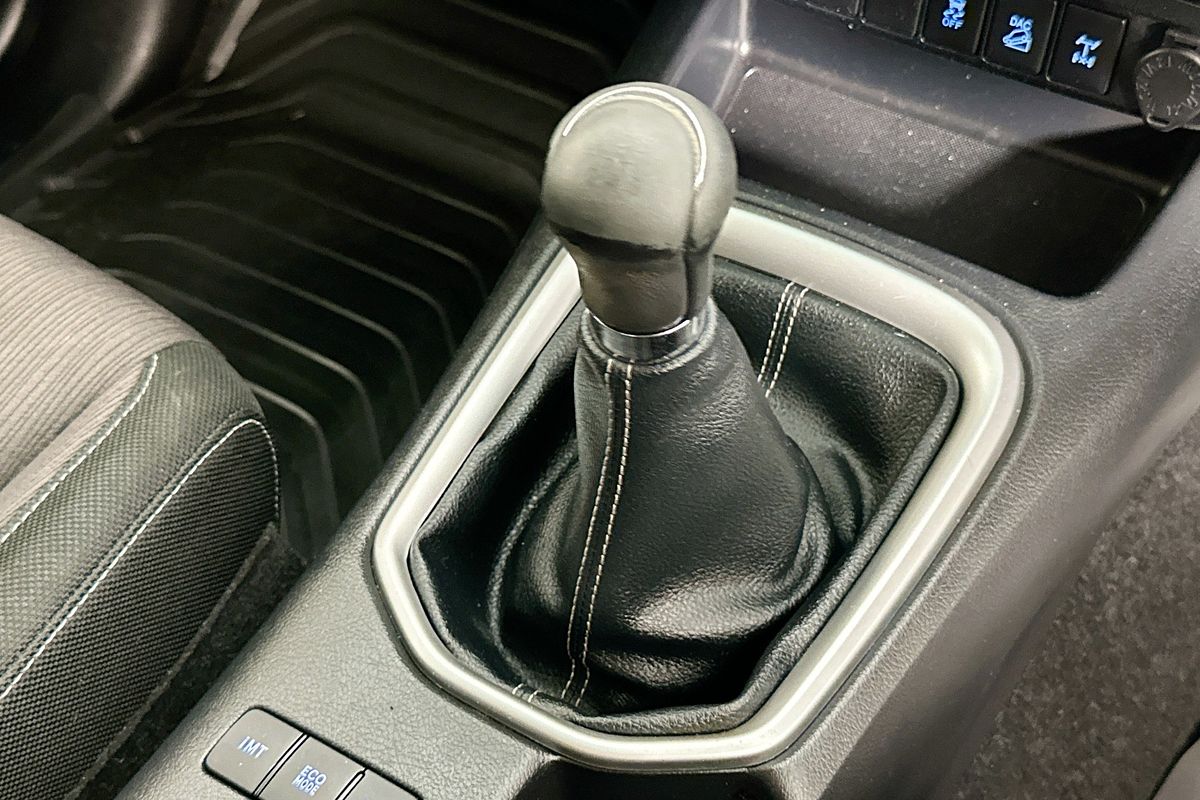 2017 Toyota HILUX SR5 (4x4) GUN126R 4X4