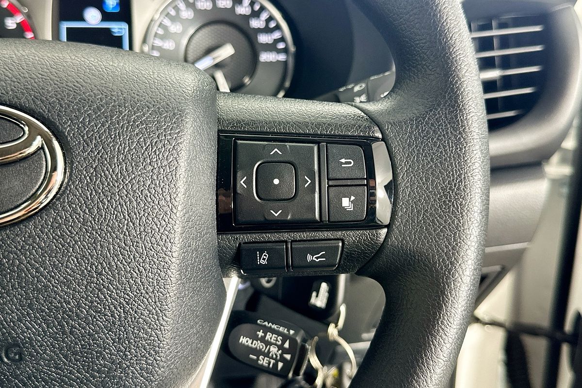 2025 Toyota HILUX SR (4x4) STEEL WHEELS GUN126R RC 4X4