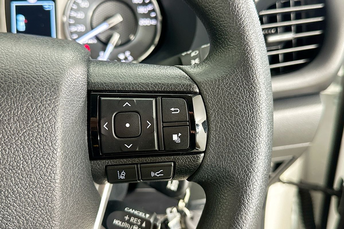 2025 Toyota HILUX SR (4x4) GUN126R RC 4X4