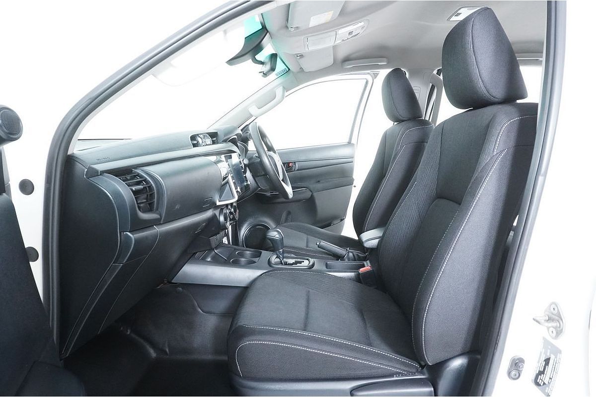 2021 Toyota HILUX SR (4x4) GUN126R FACELIFT 4X4