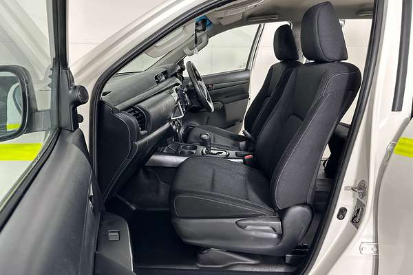 2021 Toyota HILUX SR (4x4) GUN126R FACELIFT 4X4