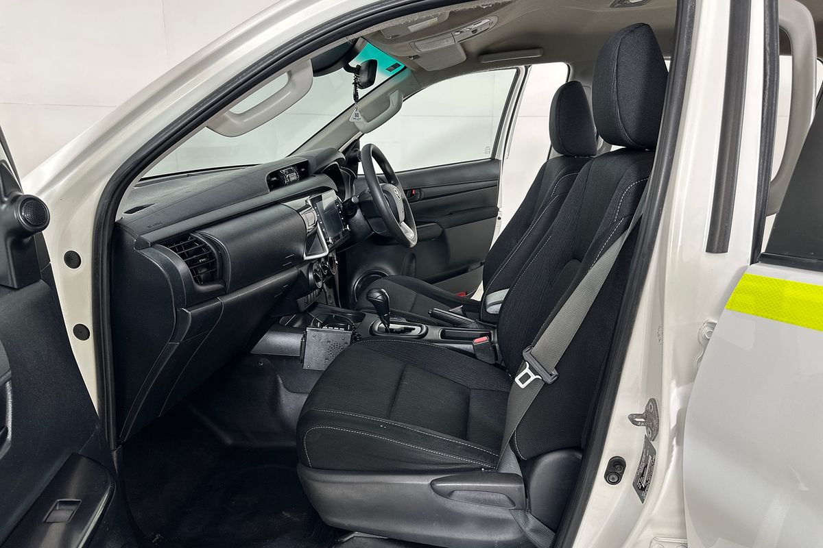 2021 Toyota HILUX SR (4x4) GUN126R FACELIFT 4X4