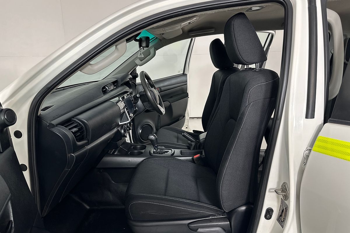 2021 Toyota HILUX SR (4x4) GUN126R FACELIFT 4X4