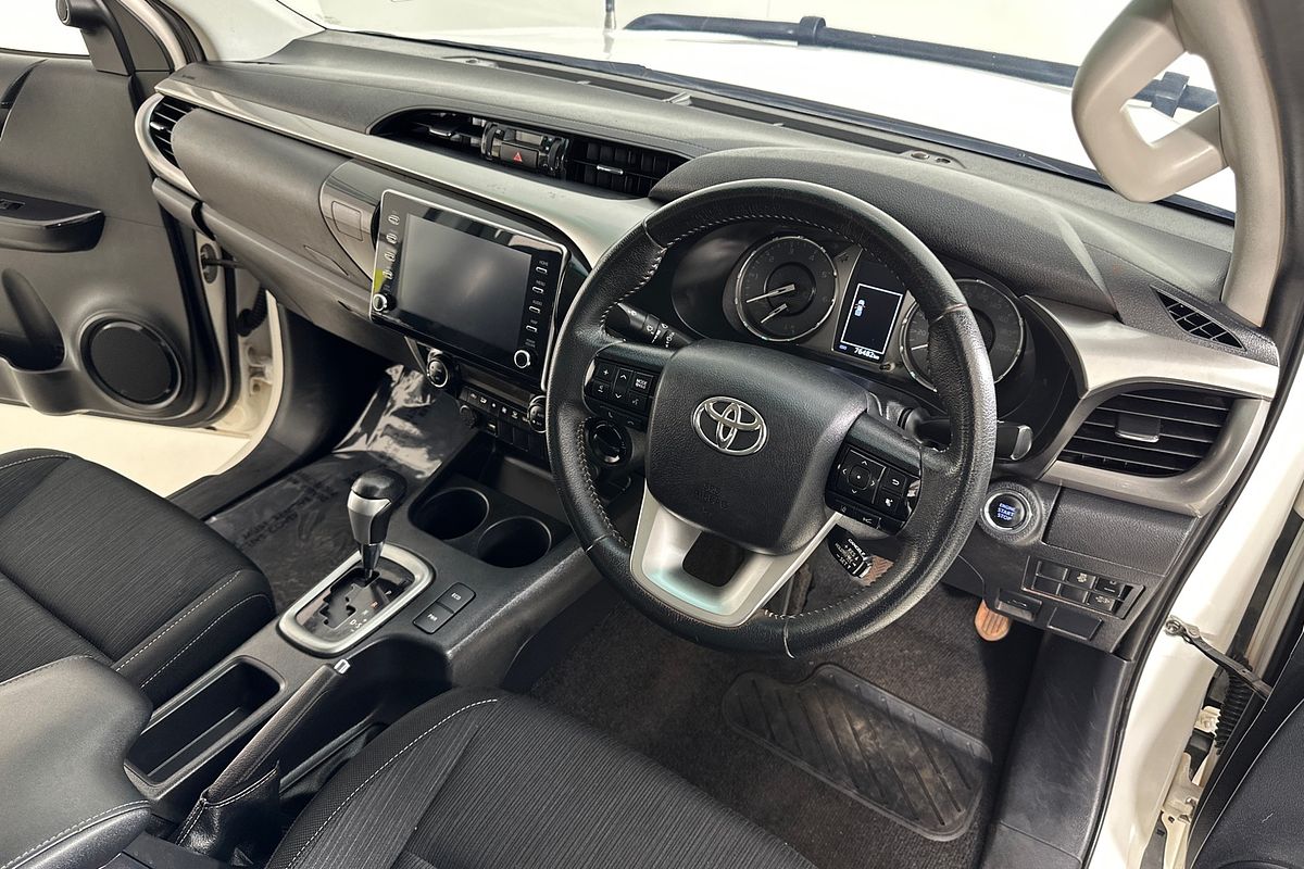 2021 Toyota HILUX SR5 (4x4) GUN126R FACELIFT 4X4