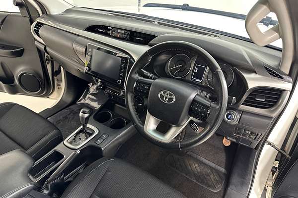 2021 Toyota HILUX SR5 (4x4) GUN126R FACELIFT 4X4