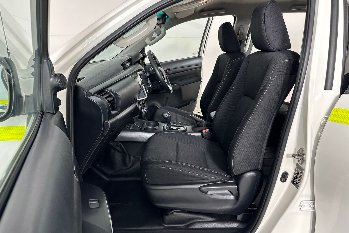 2020 Toyota HILUX SR (4x4) GUN126R FACELIFT 4X4