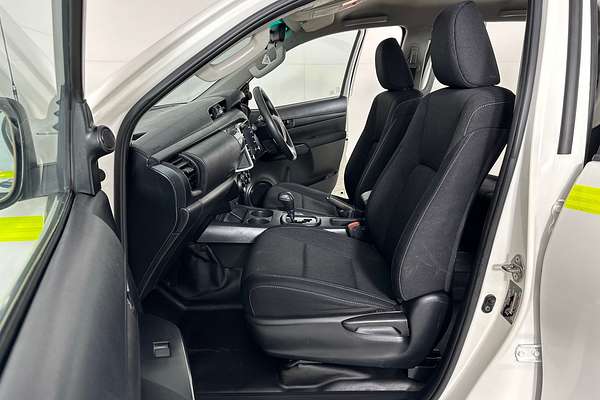 2020 Toyota HILUX SR (4x4) GUN126R FACELIFT 4X4