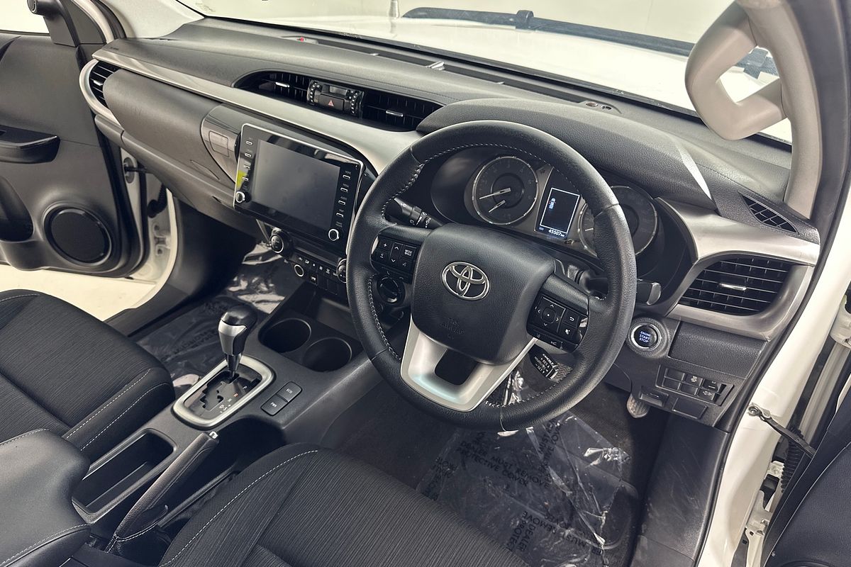 2021 Toyota HILUX SR5 (4x4) GUN126R FACELIFT 4X4