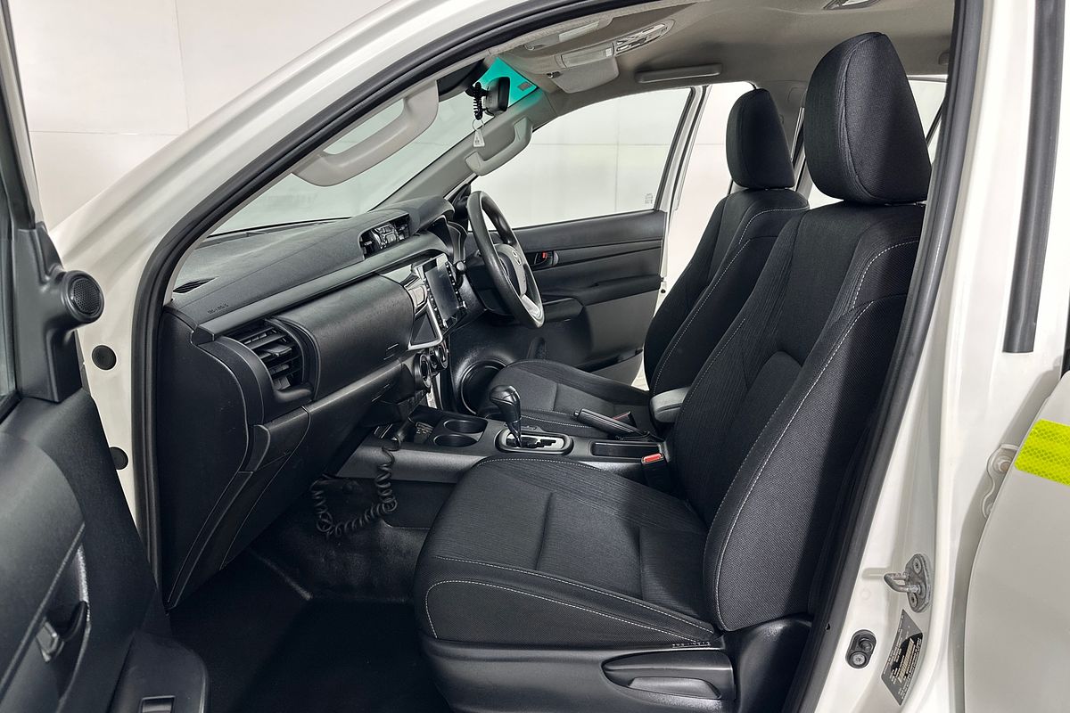 2021 Toyota HILUX SR (4x4) GUN126R FACELIFT 4X4