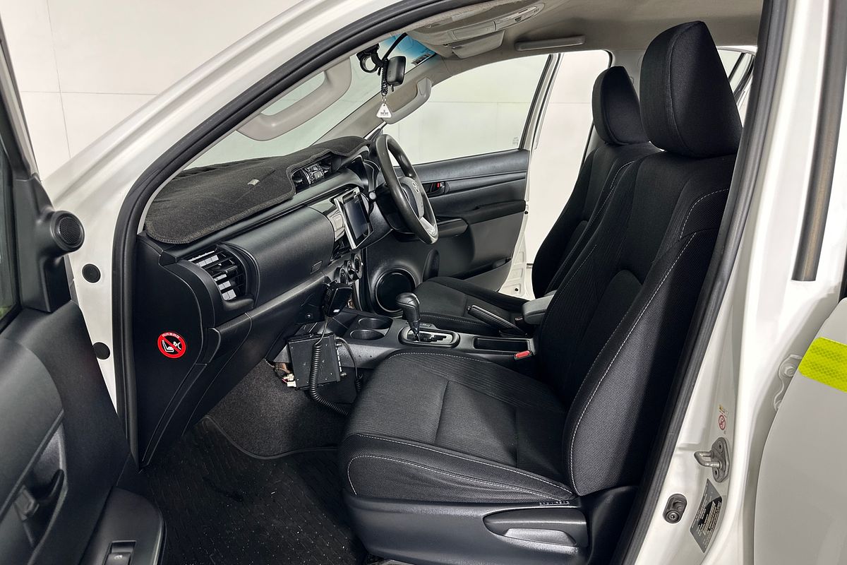 2016 Toyota HILUX SR (4x4) GUN126R 4X4
