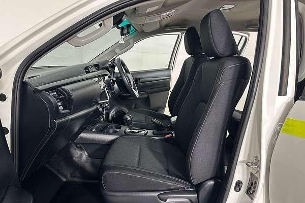 2020 Toyota HILUX SR (4x4) GUN126R FACELIFT 4X4