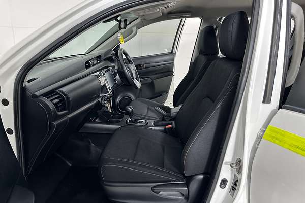 2021 Toyota HILUX SR (4x4) GUN126R FACELIFT 4X4