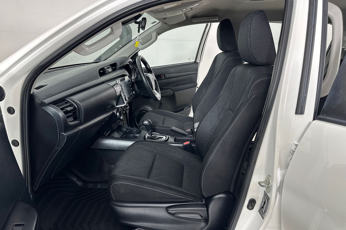 2021 Toyota HILUX SR (4x4) GUN126R FACELIFT 4X4