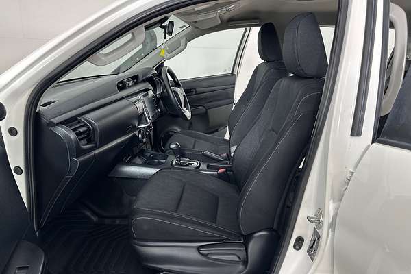 2021 Toyota HILUX SR (4x4) GUN126R FACELIFT 4X4