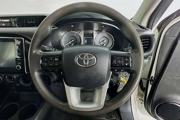 2020 Toyota HILUX SR (4x4) GUN126R FACELIFT 4X4