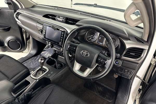 2021 Toyota HILUX SR5 (4x4) GUN126R 4X4