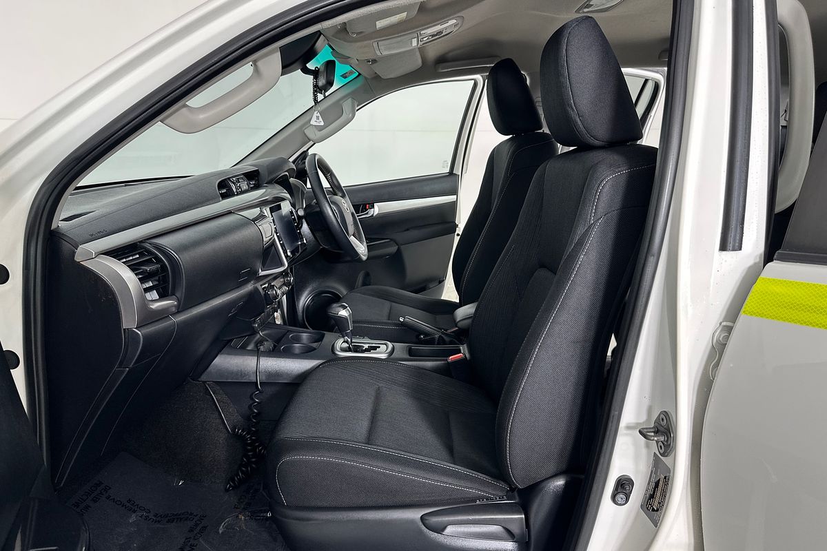 2021 Toyota HILUX SR5 (4x4) GUN126R FACELIFT 4X4