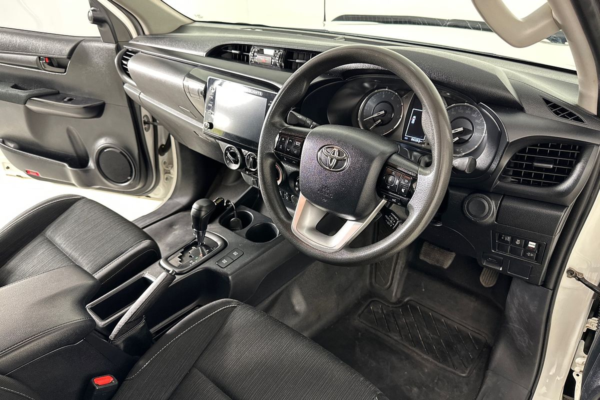 2021 Toyota HILUX SR (4x4) GUN126R FACELIFT 4X4