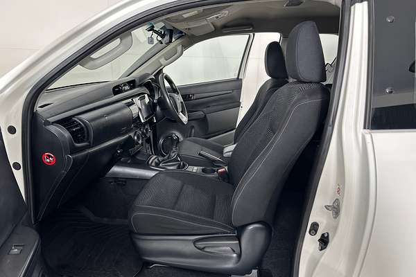 2016 Toyota HILUX SR (4x4) GUN126R 4X4