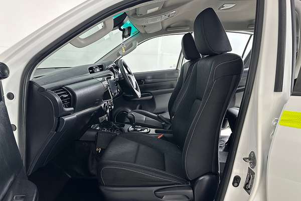2021 Toyota HILUX SR (4x4) GUN126R FACELIFT 4X4