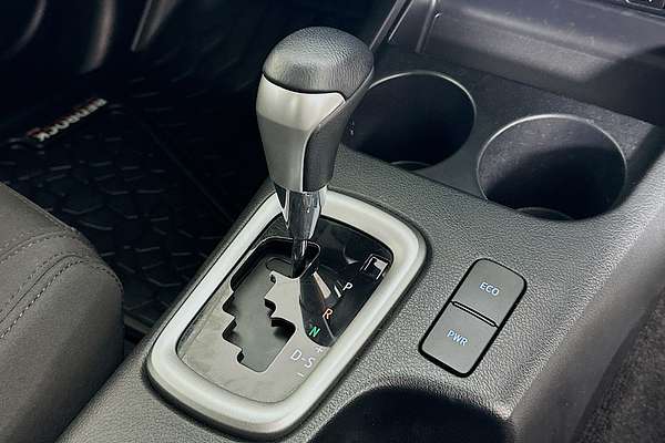 2023 Toyota HILUX SR5 (4x4) GUN126R 4X4