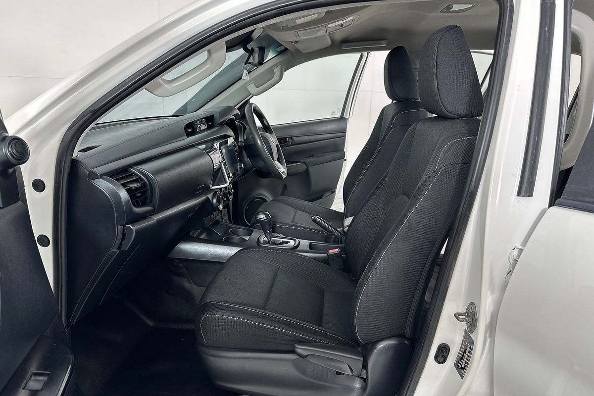 2020 Toyota HILUX SR (4x4) GUN126R FACELIFT 4X4