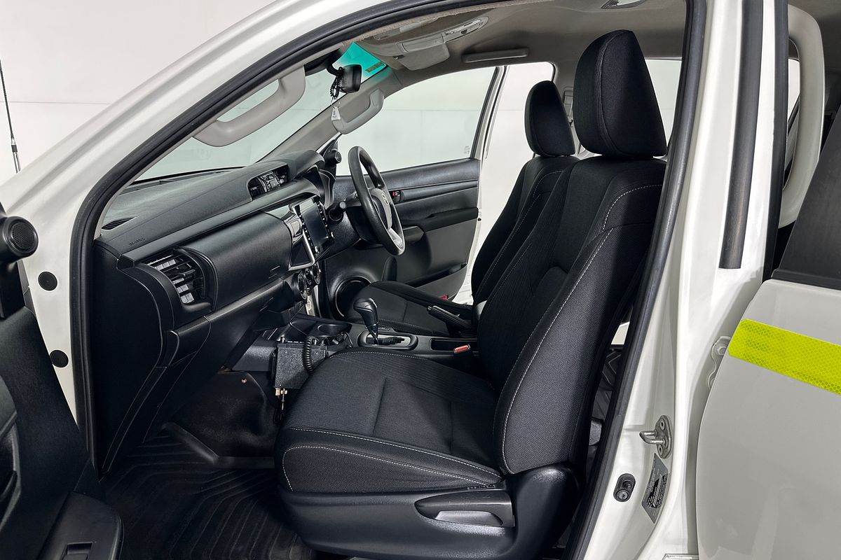 2021 Toyota HILUX SR (4x4) GUN126R FACELIFT 4X4