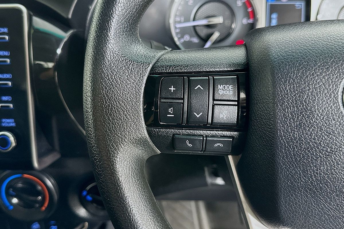 2020 Toyota HILUX SR (4x4) GUN126R FACELIFT 4X4
