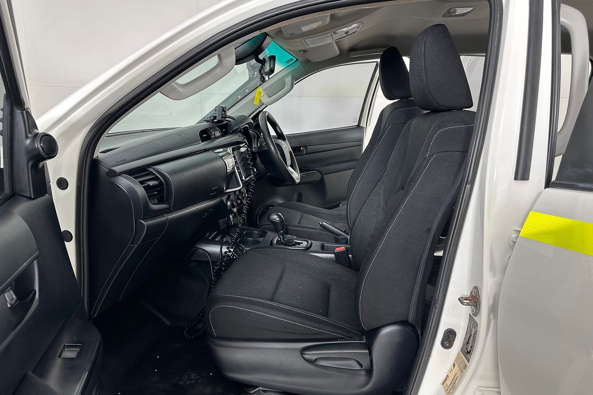 2020 Toyota HILUX SR (4x4) GUN126R FACELIFT 4X4