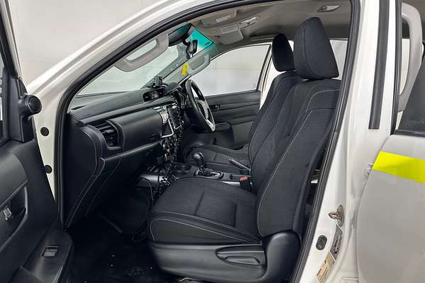 2020 Toyota HILUX SR (4x4) GUN126R FACELIFT 4X4