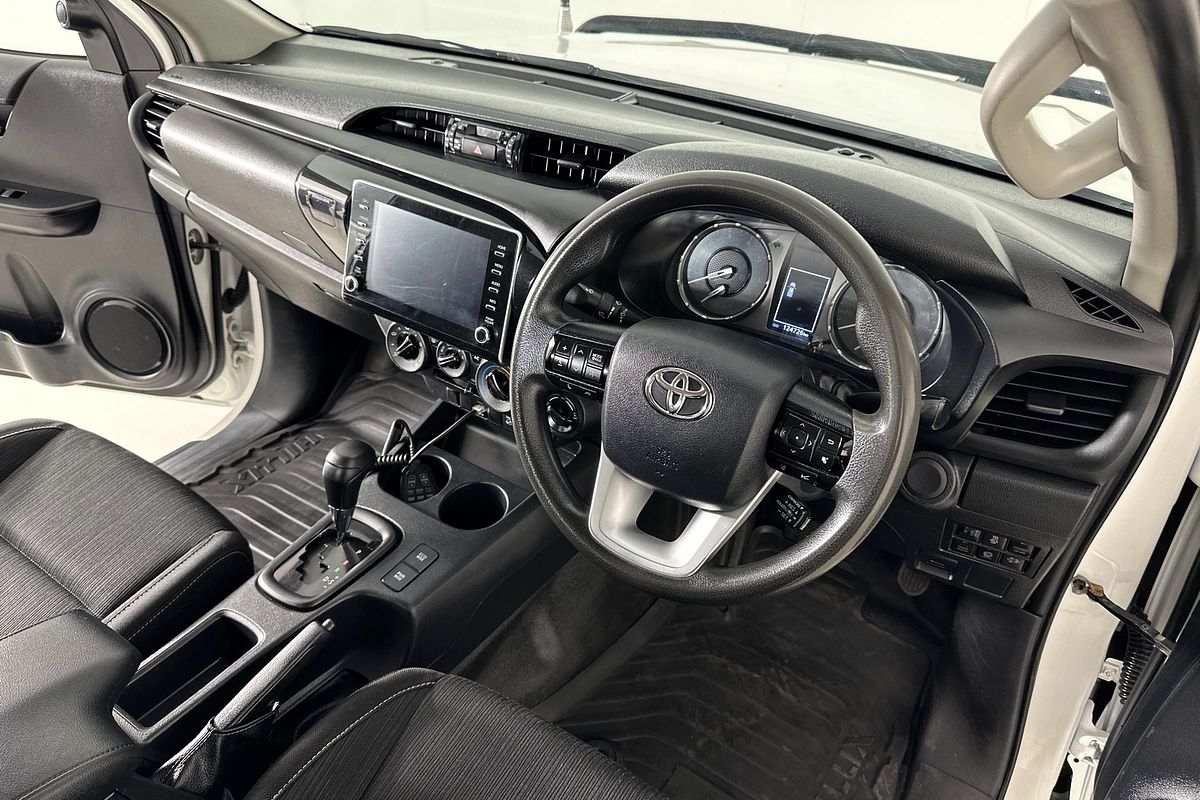 2020 Toyota HILUX SR (4x4) GUN126R FACELIFT 4X4