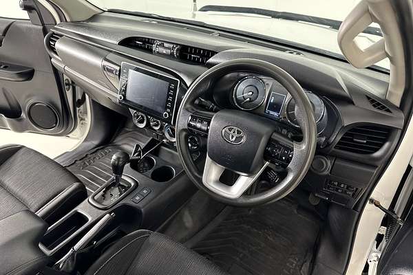 2020 Toyota HILUX SR (4x4) GUN126R FACELIFT 4X4