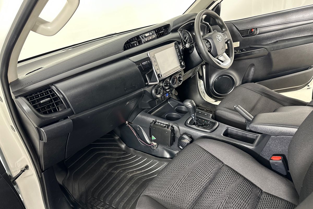 2021 Toyota HILUX SR (4x4) GUN126R FACELIFT 4X4