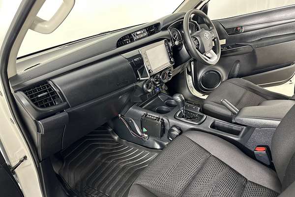 2021 Toyota HILUX SR (4x4) GUN126R FACELIFT 4X4