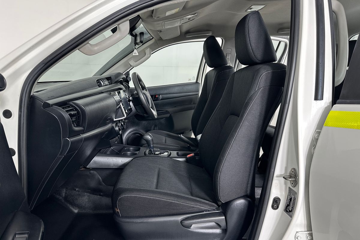 2020 Toyota HILUX SR (4x4) GUN126R FACELIFT 4X4