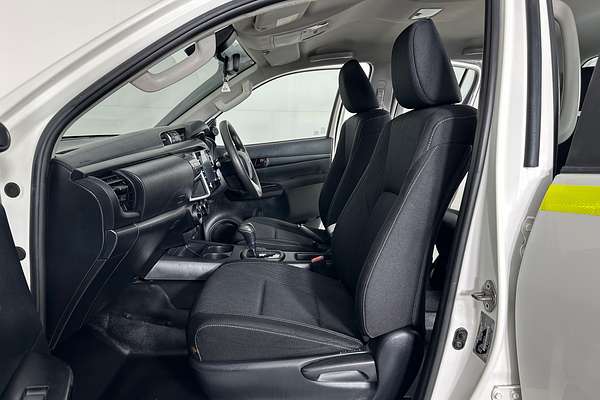 2020 Toyota HILUX SR (4x4) GUN126R FACELIFT 4X4