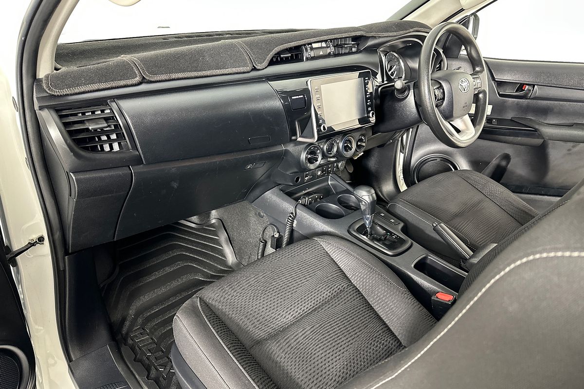 2020 Toyota Hilux SR (4x4) GUN126R FACELIFT 4X4