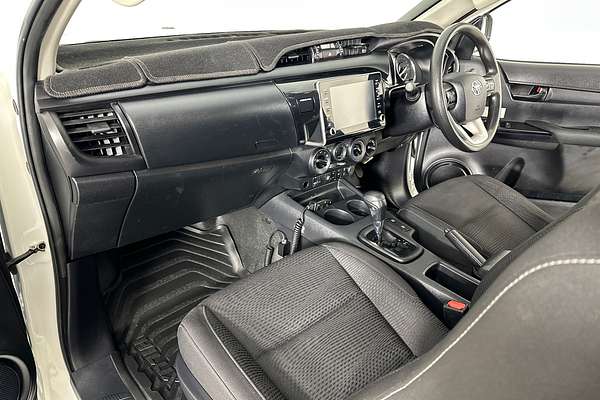 2020 Toyota Hilux SR (4x4) GUN126R FACELIFT 4X4
