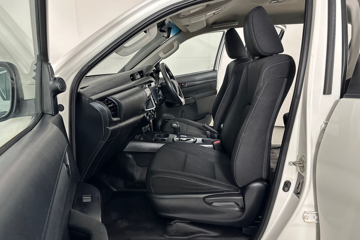 2020 Toyota HILUX SR (4x4) GUN126R FACELIFT 4X4