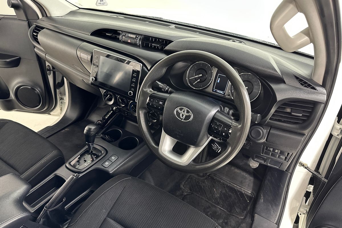 2020 Toyota HILUX SR (4x4) GUN126R FACELIFT 4X4